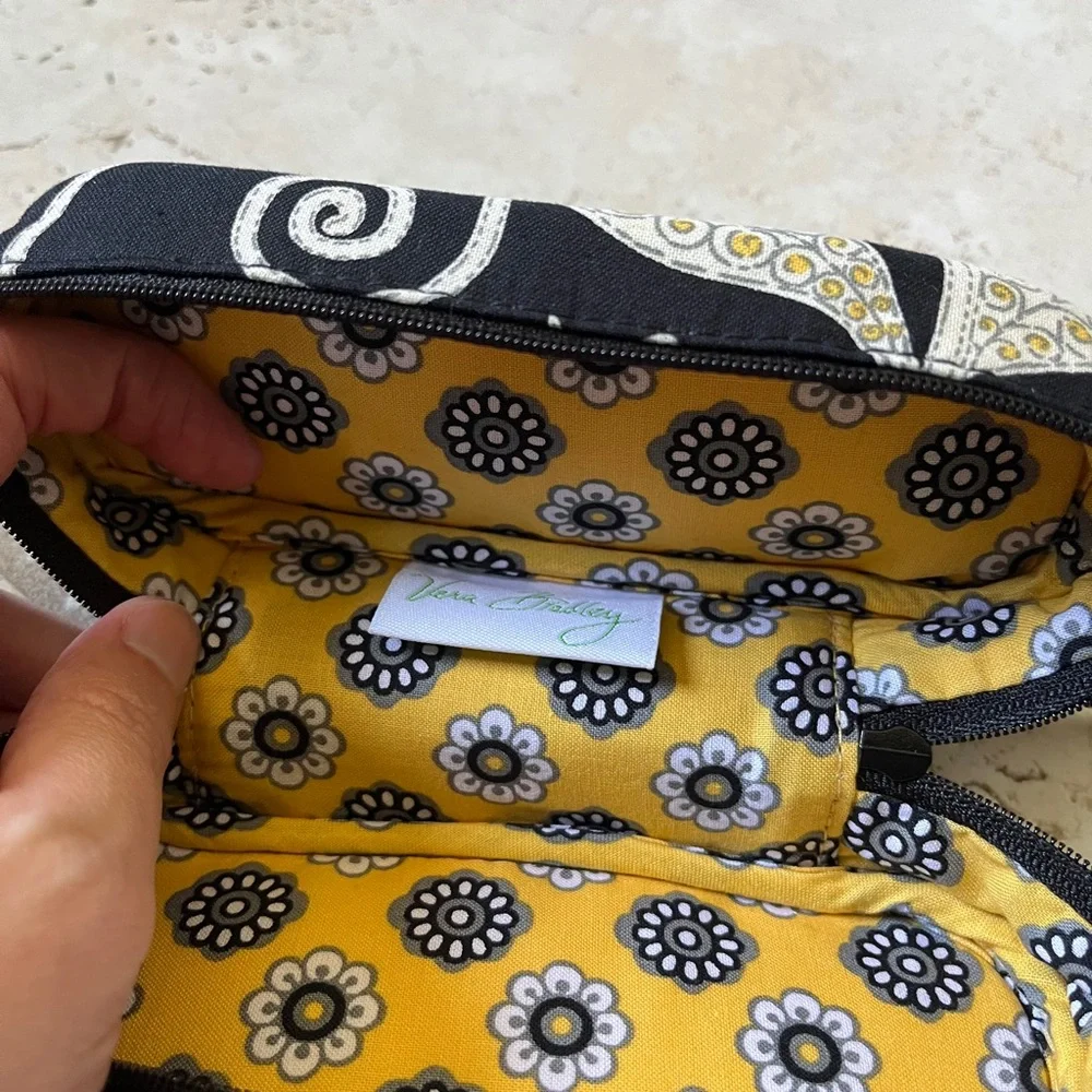 Vera Bradley Zip Up Container Black Yellow White Floral